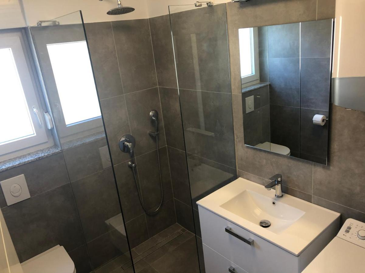 Apartment Lea Nin Buitenkant foto